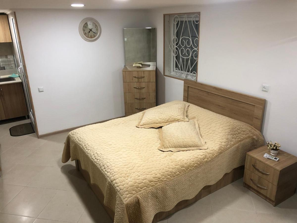 Guesthouse Batu Кутаиси Екстериор снимка